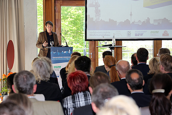 Bundesministerin Barbara Hendricks beim 7. Fachforum Wohnungsbau