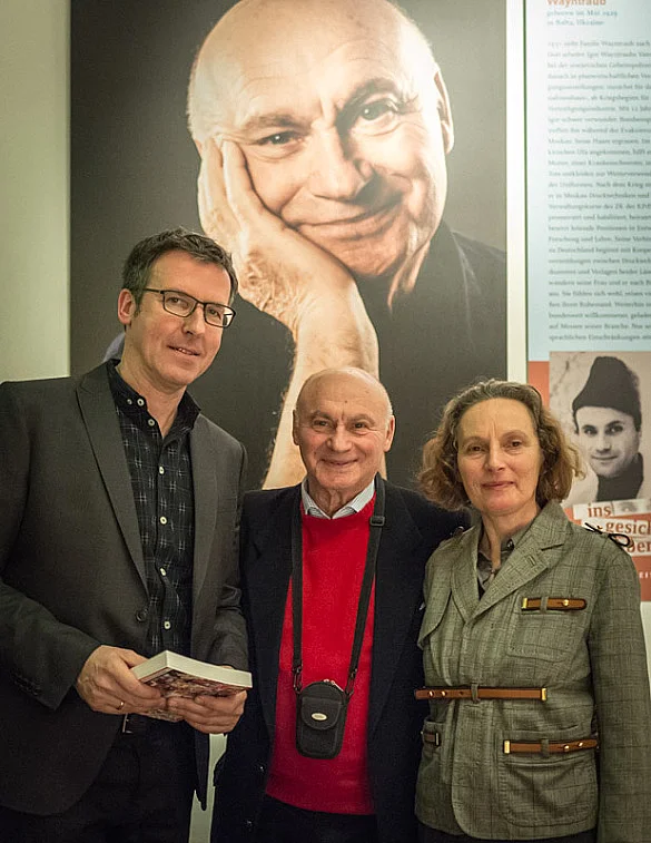 Rainer Geue (l.) mit Zeitzeuge Igor Wayntraub und Elvira Noa Rainer Geue (l.) mit Zeitzeuge Igor Wayntraub und Elvira Noa
