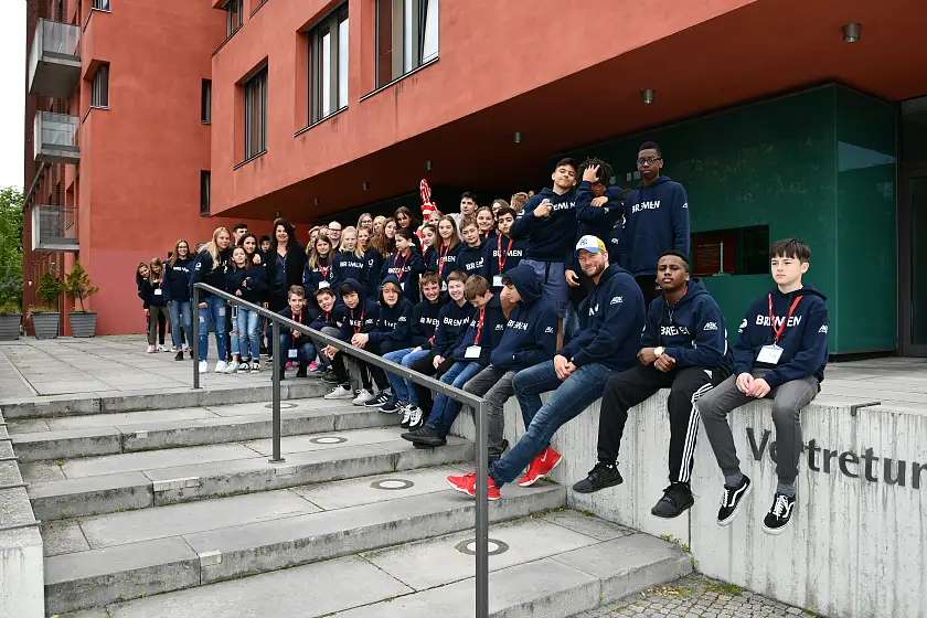 Das Foto zeigt die bremischen Teilnehmerinnen und Teilnehmer am Bundesfinale des Schulwettbewerbs "Jugend trainiert für Olympia".  Das Foto zeigt die bremischen Teilnehmerinnen und Teilnehmer am Bundesfinale des Schulwettbewerbs "Jugend trainiert für Olympia".