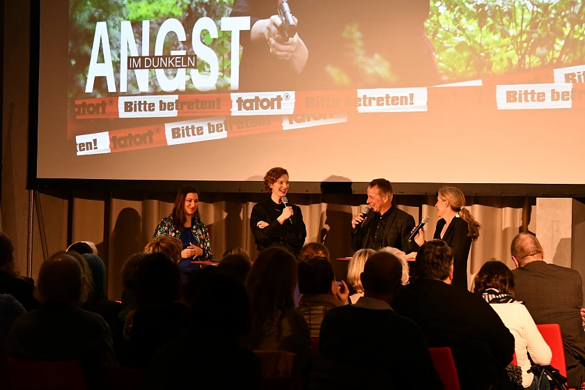 Fragerunde an Schauspielerin, Regisseurin und Redakteurin von Radio Bremen Fragerunde an Schauspielerin, Regisseurin und Redakteurin von Radio Bremen