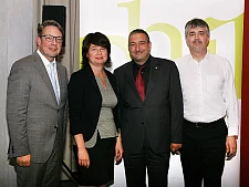 Foto (v.l.): Christian Kötter-Lixfeld , Ulrike Hiller, Jens Quade und Ingo Jander Foto (v.l.): Christian Kötter-Lixfeld , Ulrike Hiller, Jens Quade und Ingo Jander