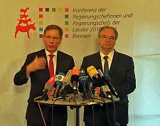 Bremens Bürgermeister Dr. Carsten Sieling und Sachsen-Anhalts Ministerpräsident Dr. Reiner Hasel  © Senatspressestelle  Bremens Bürgermeister Dr. Carsten Sieling und Sachsen-Anhalts Ministerpräsident Dr. Reiner Hasel  © Senatspressestelle