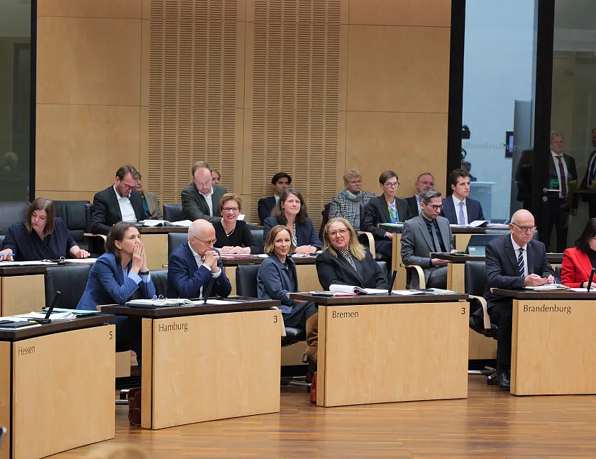 Blick zur Bremer Bank im Bundesrat