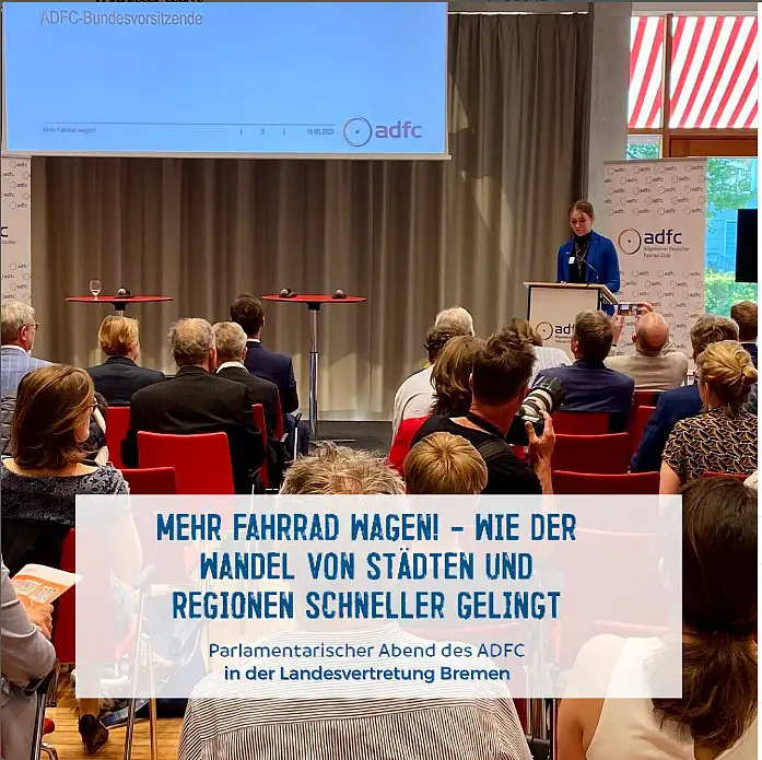 Begr&uuml;&szlig;ung des Publikums zum Parlamentarischer Abend des ADFC