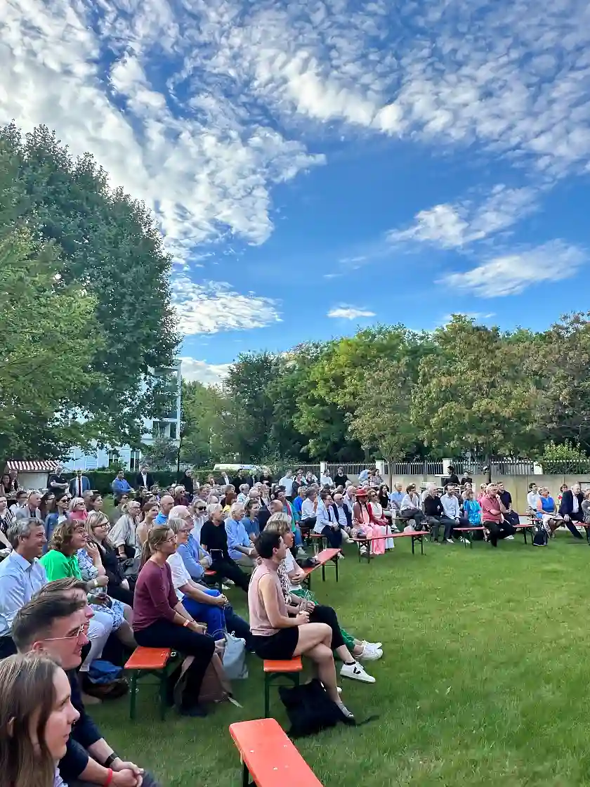 Eindrücke von der Veranstaltung "Shakespeare im Garten" in der Landesvertretung Bremen Eindrücke von der Veranstaltung "Shakespeare im Garten" in der Landesvertretung Bremen