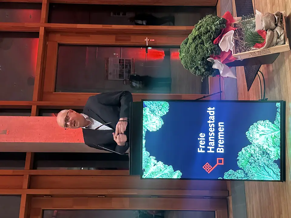 B&uuml;rgermeister Bovenschulte begr&uuml;&szlig;t die G&auml;ste der Roland-Runde.