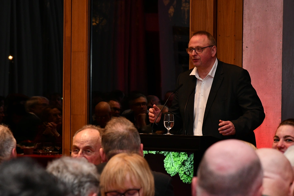 Staatsrat Dr. Joachim begr&uuml;&szlig;t die G&auml;ste.